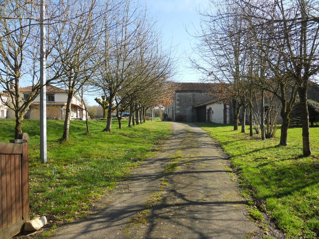 Wisteria & Jasmine Villa Genouille  Exterior photo